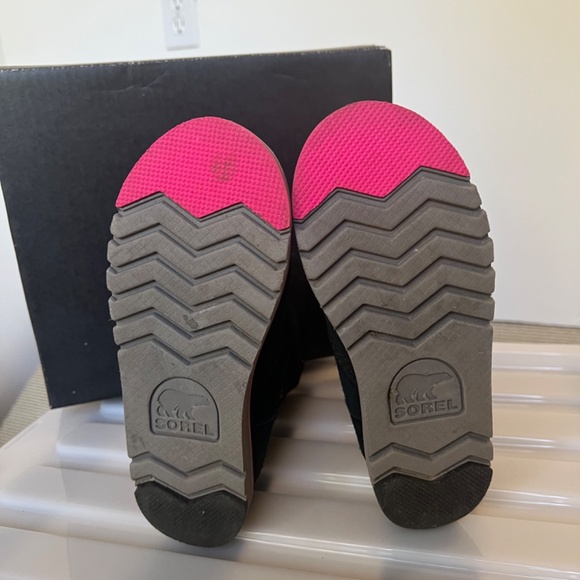 Sorel Kids Rylee Black Suede Rainbow Metalic Stars Faux Fur Waterproof Boots - Picture 8 of 8